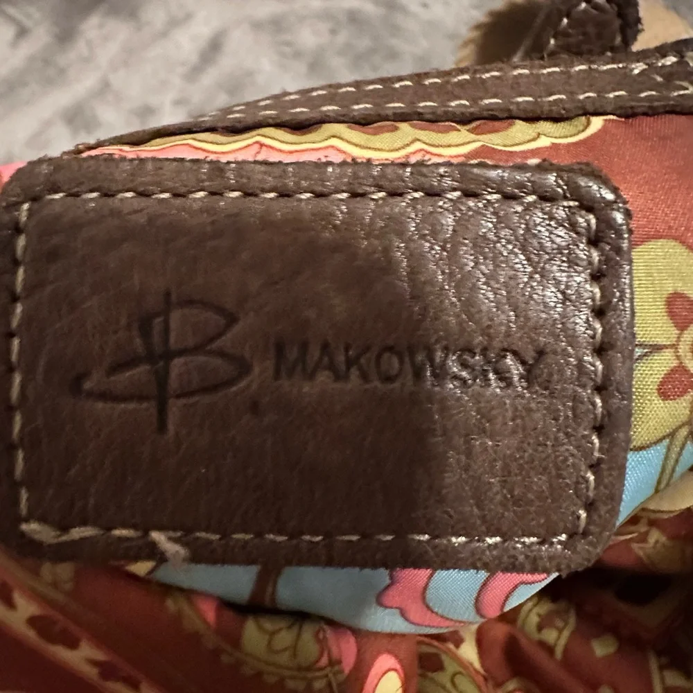 b. makowsky leather Brown Crossbody Bag with Tassel Accent perfect condition - Picture 4 of 7